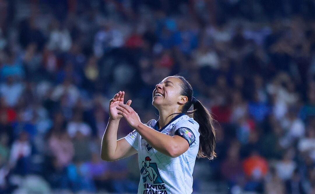 Charlyn Corral con las "Tuzas" del Pachuca - Foto: Imago7