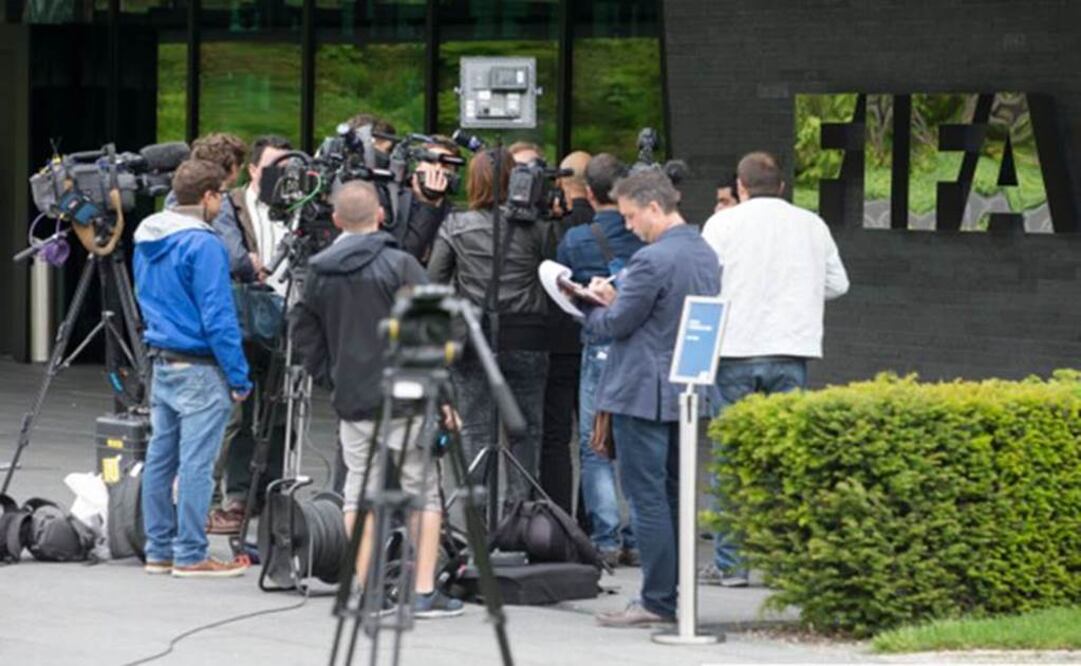 nternational media outside the FIFA building . (Photo: AP )