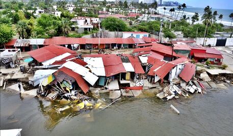 Suspenden clases presenciales en Guerrero por efectos del huracán "John" y depresión tropical Once-E; serán de manera virtual