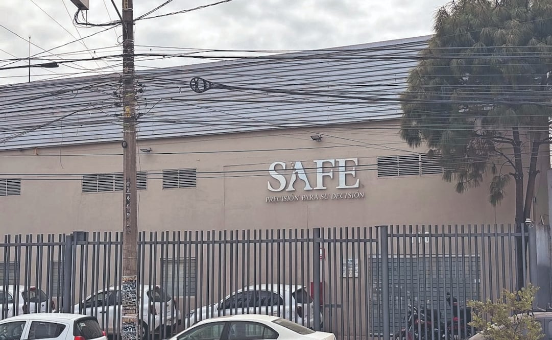 La Cofepris informó que realizó una inspección en la central de mezclas donde se produjeron los lotes de nutrición parenteral, que estarían asociados al brote de la bacteria .Foto: de MIGUEL GARCÍA. EL UNIVERSAL