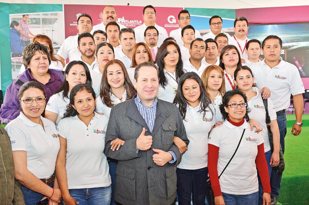 En la presente administración se han invertido más de 2 mil 200 mdp en acciones de apoyo a la educación, destacó el gobernador Eruviel Ávila (ESPECIAL)