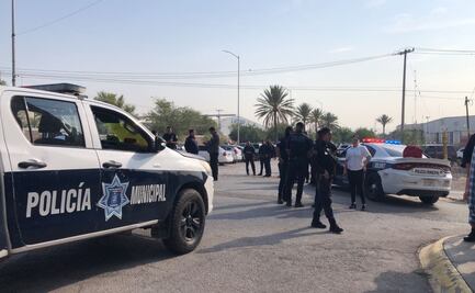 Policías de Torreón paran labores y bloquean vialidad; denuncian corrupción y acoso de mandos