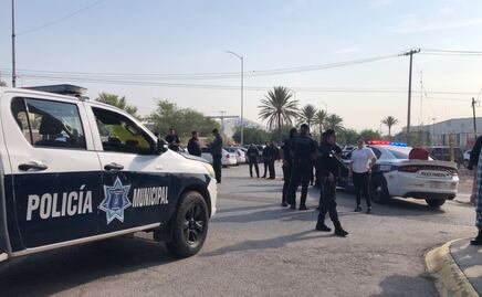 Policías de Torreón paran labores y bloquean vialidad; denuncian corrupción y acoso de mandos