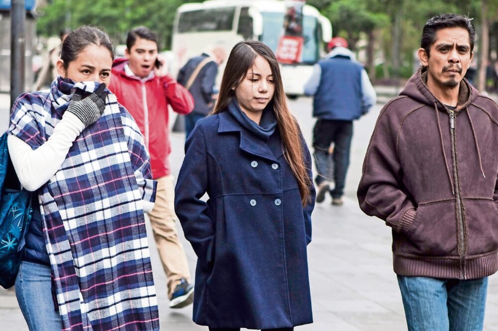 En el Centro, la temperatura bajó hasta siete grados centígrados. (FOTO: CRISTOPHER ROGEL BLANQUET. EL UNIVERSAL)