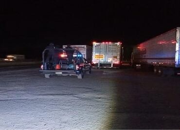 Elementos de seguridad del Edomex y GN escoltan tráileres que transportan mercancías en carreteras mexiquenses