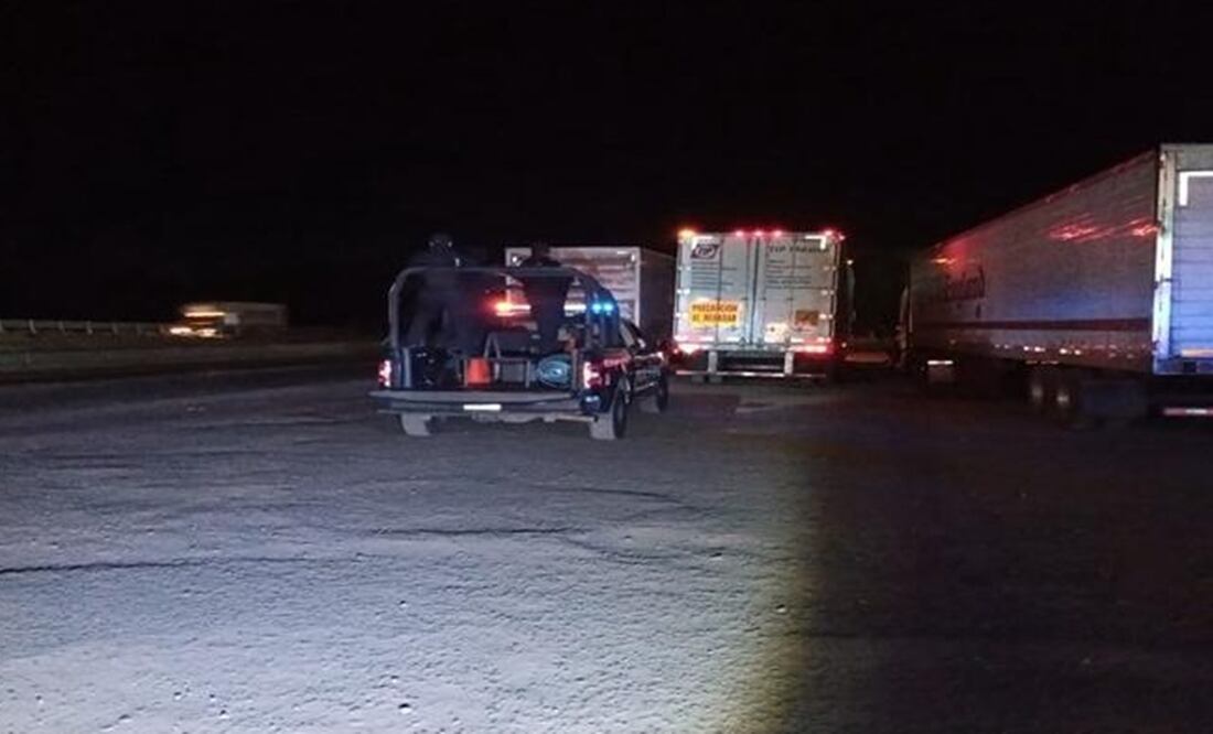 Esto es parte del como parte del Operativo Escalón para lo cual la SSEM y la GN se reunieron con transportistas de diferentes empresas, en el kilómetro 84 de la autopista México–Querétaro. Foto: Especial