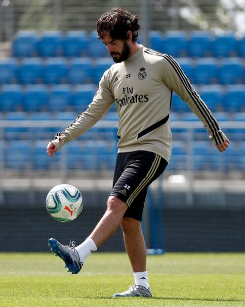 Futbolistas deben acostumbrarse a jugar sin aficionados