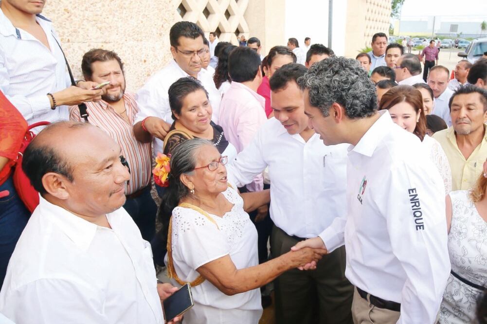 En Yucatán Enrique Ochoa recibió el respaldo del gobernador Rolando Zapata
