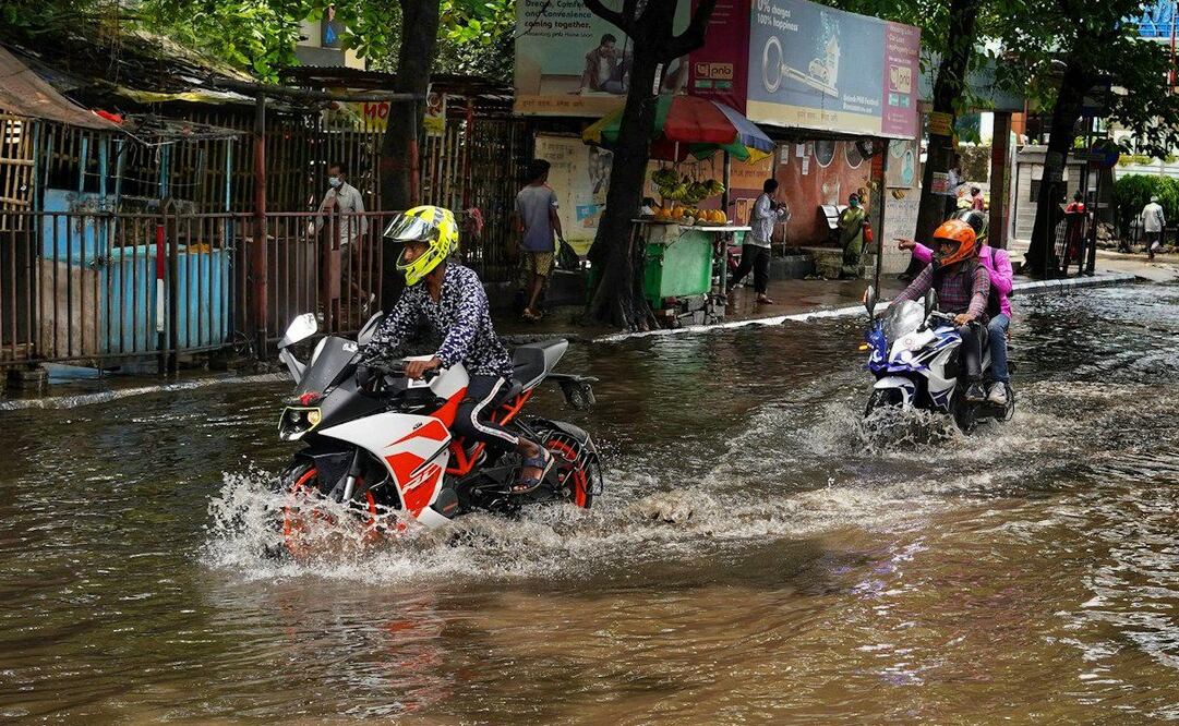Ten cuidado si manejas una moto en temporada de lluvias. Foto: Unsplash