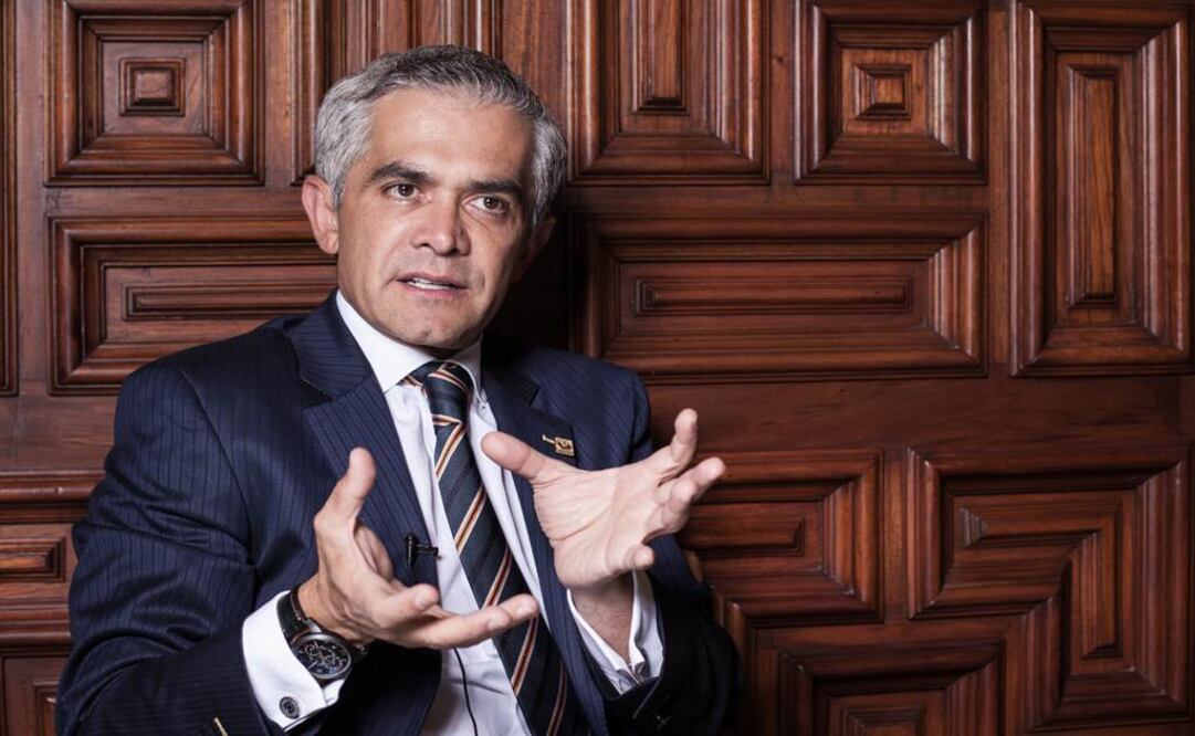 AMLO respondió así el destape que hizo el líder nacional del PRD, Carlos Navarrete