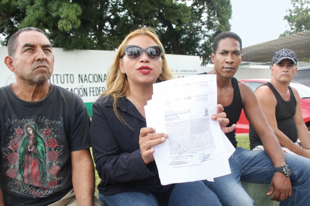 El Instituto Nacional de Migración informó en un comunicado que, en cumplimento a lo establecido por la Ley de Migración se enviaron a la isla a 20 mujeres y a 71 hombres en un avión de la Policía Federal Preventiva (PFP) (MARÍA DE JESÚS PITERS)