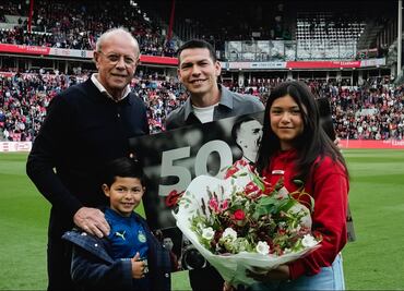 Chucky Lozano recibe homenaje por sus 50 anotaciones con el PSV Eindhoven