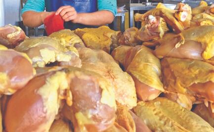 Denuncian aumento en precio del pollo en CDMX; venden kilo en 140 pesos