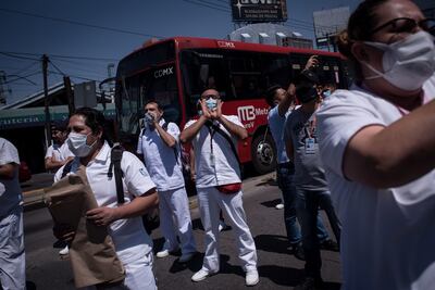 Médicos del IMSS acusan robo de insumos; IMSS les dice que 'sí hay'