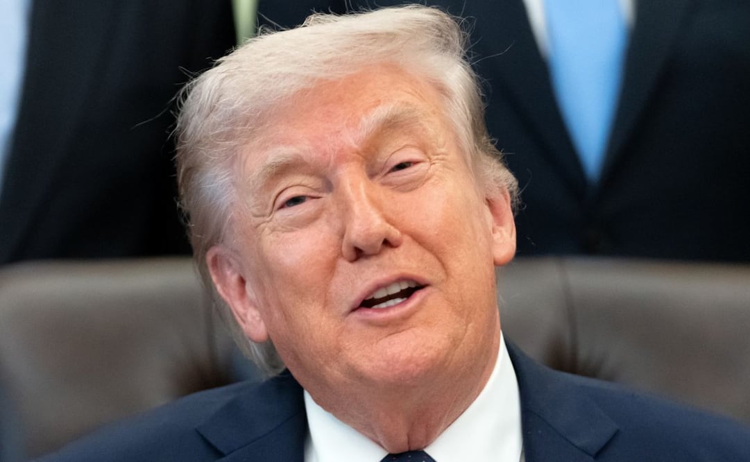 El presidente Donald Trump habla durante un evento sobre la asequibilidad de la atención médica, en el Despacho Oval de la Casa Blanca, el jueves 23 de abril de 2026, en Washington. Foto: AP