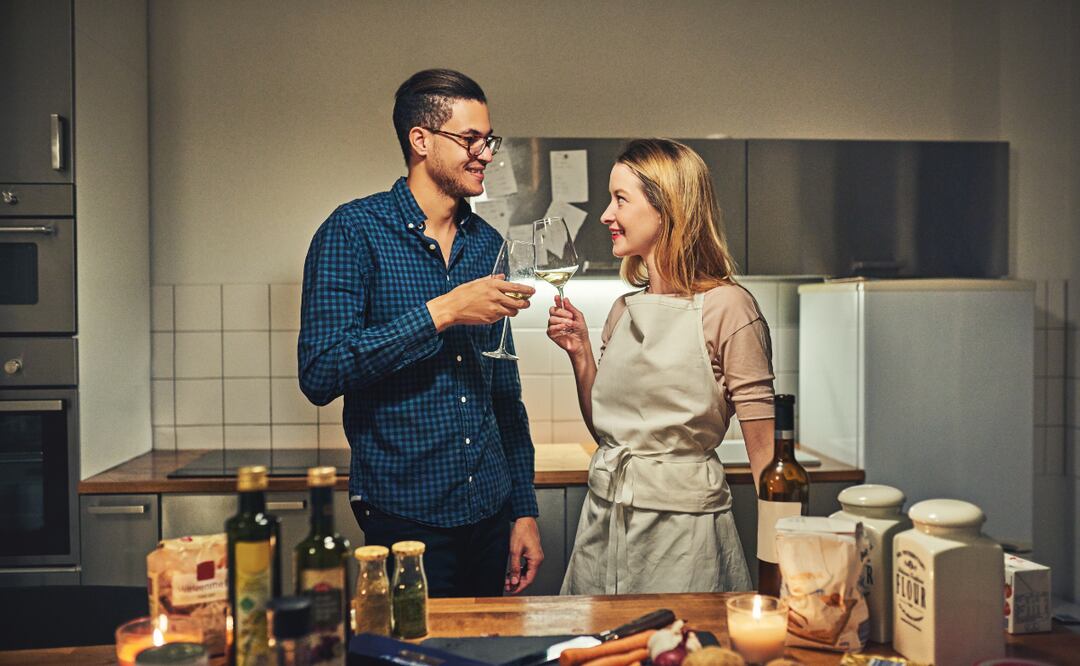 Si te preguntas si tu mejor amigo está interesado en ti románticamente, ciertos comportamientos podrían darte pistas importantes. Foto: Pixabay