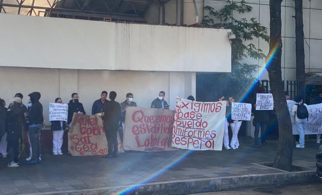 Personal médico del GEA González protesta por falta de pago; bloquean Calzada de Tlalpan por casi una hora. Foto: Juan Carlos Williams