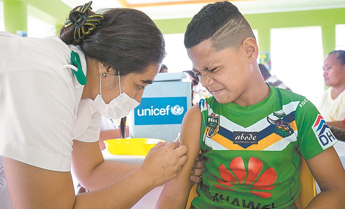 La OMS teme que el sarampión pase de la población infantil a los adolescentes y adultos jóvenes que no han sido vacunados. Foto: Allan Stephen / AFP.