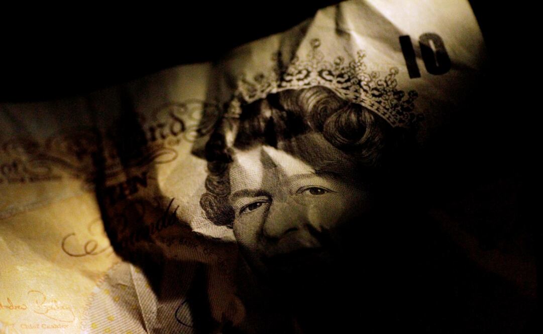 A British Pound Sterling note is seen - Illustration:Thomas White/REUTERS