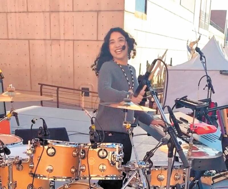 La artista está acostumbrada a ofrecer su propuesta musical en los metros de la CDMX. Foto: INSTAGRAM