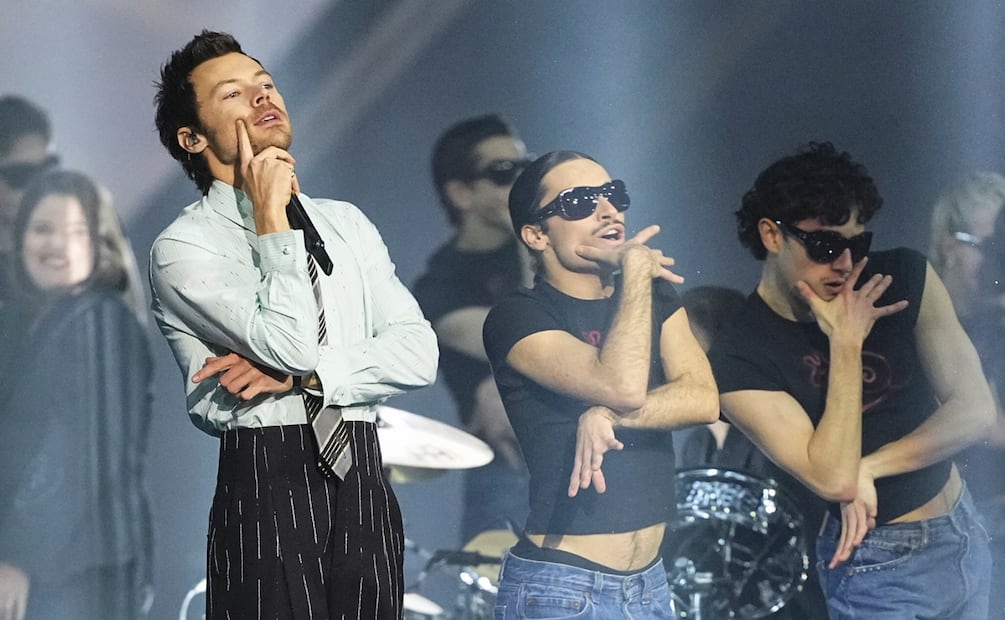 Harry Styles se presenta durante los Brit Awards 2026 en Manchester, Inglaterra.
Foto: Scott A Garfitt/Invision/AP.