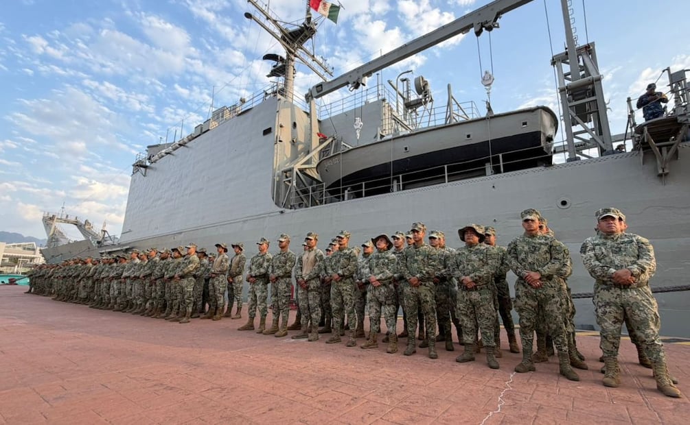 Arriba buque ARM “Usumacinta” con elementos de Infantería de Marina a Puerto Vallarta, Jalisco. 24 de febrero de 2026. Foto: Especial