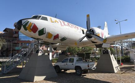 Avión se transforma en biblioteca en Bolivia
