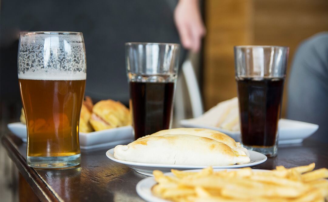 Conoce cuál de estas bebidas contiene más azúcar. Foto: Freepik