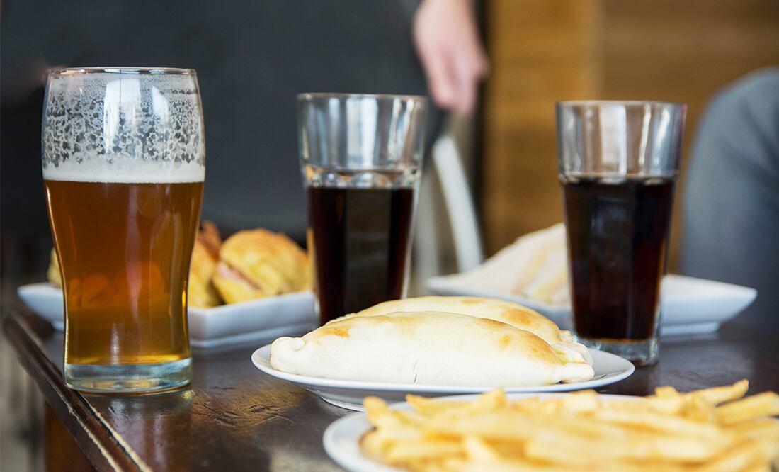 Conoce cuál de estas bebidas contiene más azúcar. Foto: Freepik