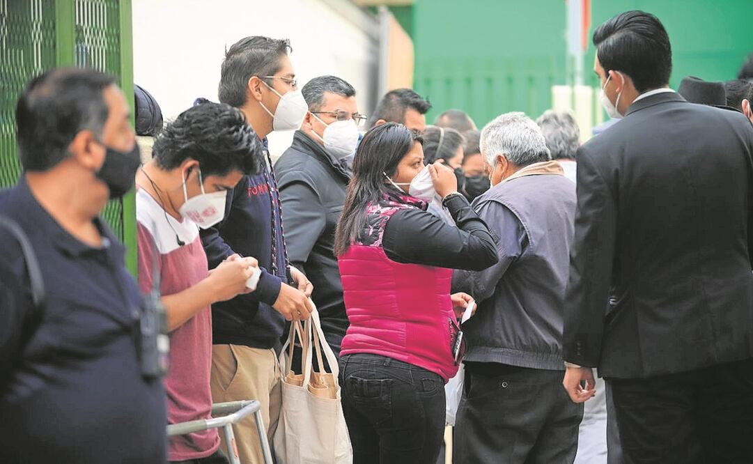 Víctimas del derrumbe en la Línea 12 no pudieron entrar a la audiencia por cuestión de espacio, pero confían que se resuelva rápido. Foto: Moisés Pablo. CUARTOSCURO