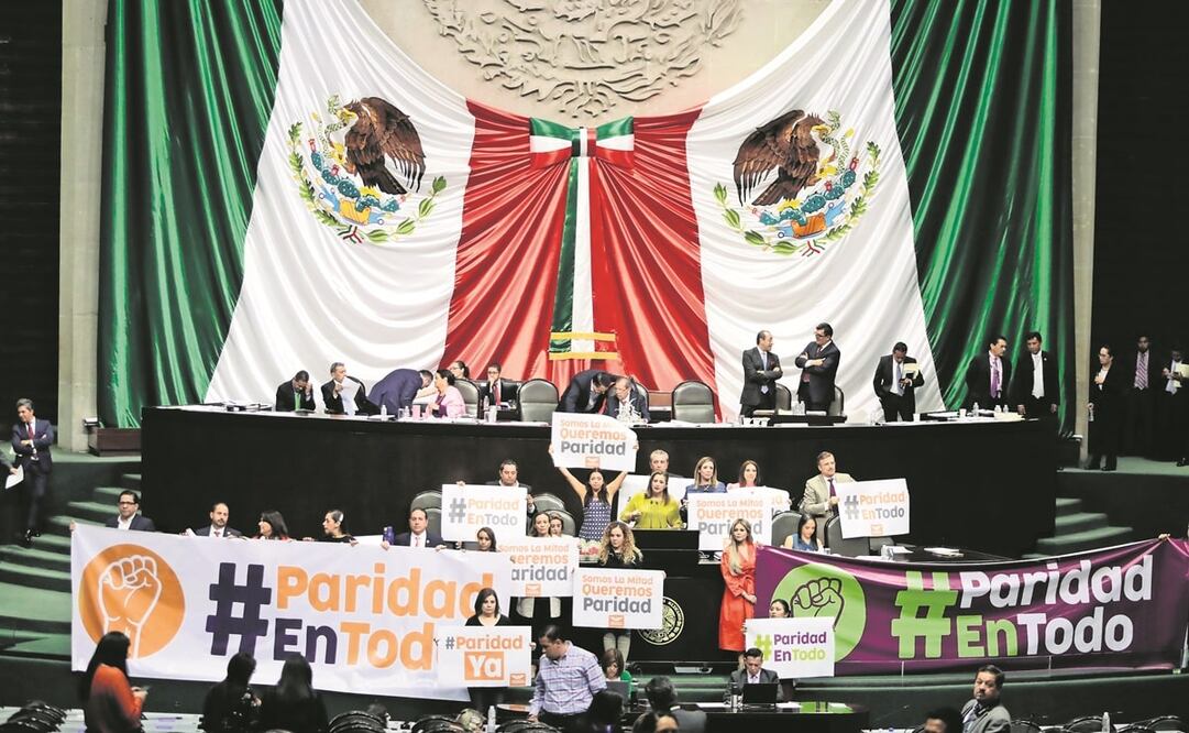 En el pleno de la Cámara de Diputados, legisladoras exigieron paridad en todo, durante una sesión de 2019. Foto: Archivo. El Universal