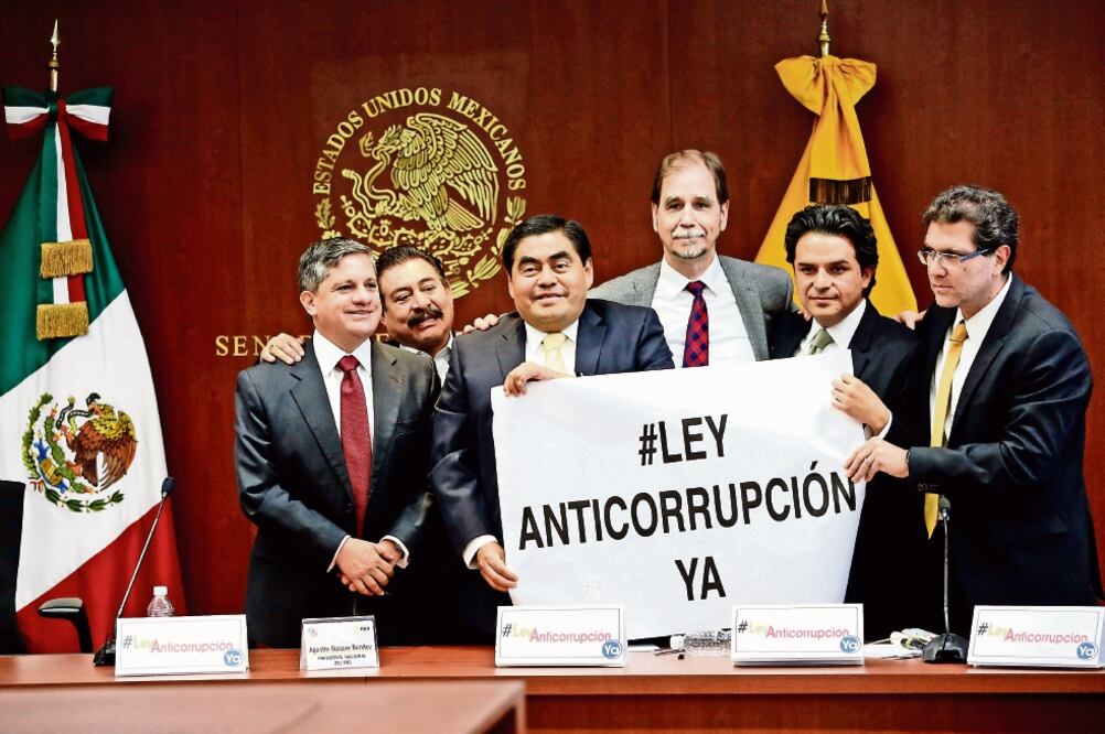 En abril, senadores del PRD pedían a los grupos parlamentarios que aceleraran la dictaminación de la ley anticorrupción (ARCHIVO EL UNIVERSAL)