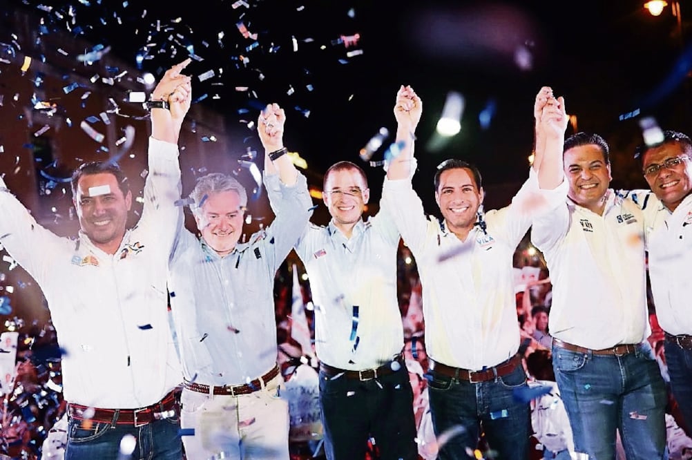 El candidato presidencial del Frente, Ricardo Anaya (centro), acompañado de los dirigentes de la coalición PAN, PRD y MC. Foto: CORTESÍA