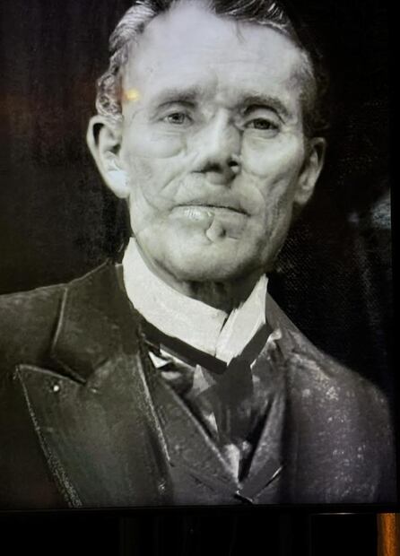 Las fotos muestran un display que hubo en el lobby con los trabajos de las 5 nominadas de Maquillaje. Foto: Mario Szekely/ EL UNIVERSAL.