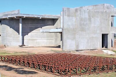 El palacio donde sólo reina el abandono
