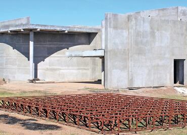 El palacio donde sólo reina el abandono