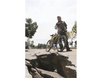 Por grietas, demolerán 700 casas en Tláhuac