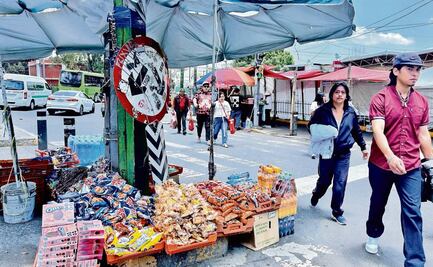 Saturan 4 mil 458 ambulantes los Cetram; usuarios se quejan de desorden e informales defienden puestos de trabajo