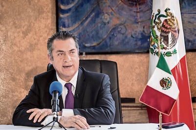 Se le va otra funcionaria al Bronco