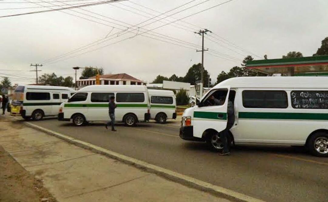 Transportistas bloquean accesos a San Cristóbal de las Casas