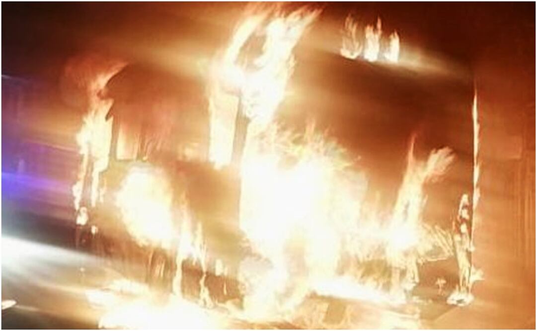 Incendia autobús de pasajeros en Tizayuca