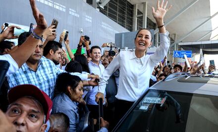 Al grito de "¡Presidenta, Presidenta!", tumulto de gente recibe a Claudia Sheinbaum en Monterrey para gira con AMLO