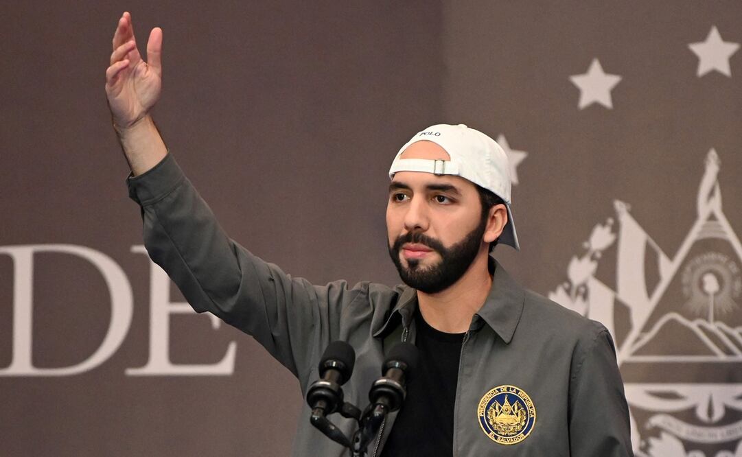 El presidente de El Salvador realizó una conferencia de prensa en plena jornada electoral en la que pidió votar para llevar a cabo la “operación remate” contra sus opositores. Foto: AFP