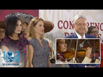 Con mariachi y chocolate, AMLO festeja a las madres en Palacio Nacional