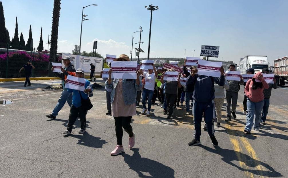 Protestan vecinos de la colonia 4T en la autopista México-Querétaro. Foto: Arturo Contreras / EL UNIVERSAL