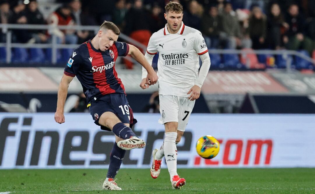 Santiago Giménez y el AC Milan en picada - Foto: EFE