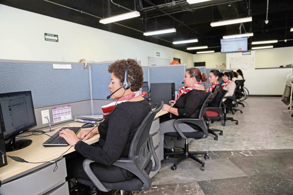 Los horarios de atención en línea telefónica son de lunes a sábado de 07:00 a 20:00 horas, y domingos de 07:00 a 13:00 horas. (ISSSTE)