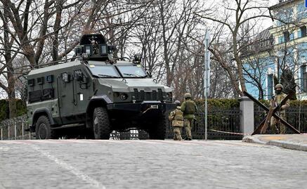 Rusia ingresa a Ucrania por Crimea, por tierra