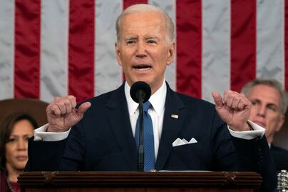 Biden no se va, pese a presiones internas de los demócratas, asegura su campaña