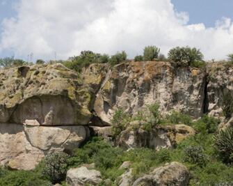 Dañan con rayones pinturas rupestres en cueva de Mitla; INAH presentará denuncia ante FGR